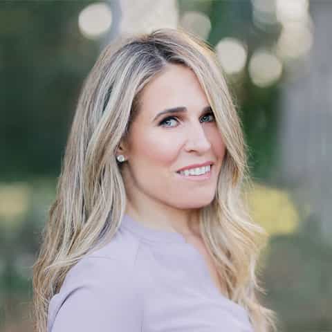 This is a profile image of Richelle Deveau